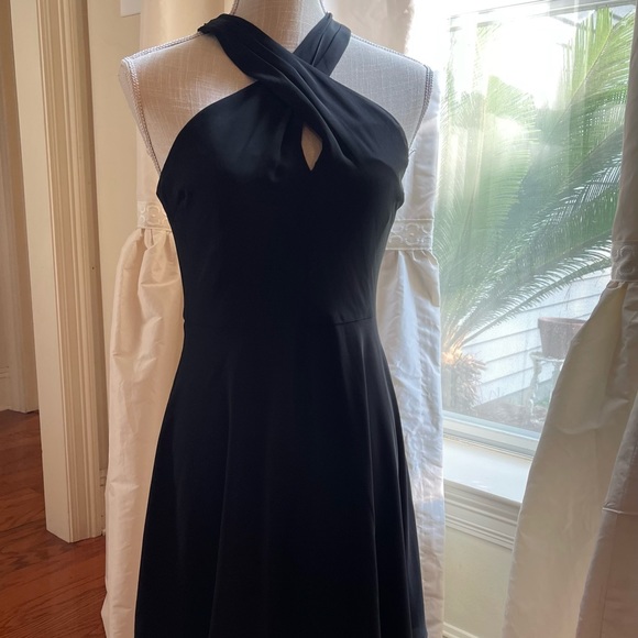 Express woman’s size 4 little black twist front dress - Picture 5 of 5